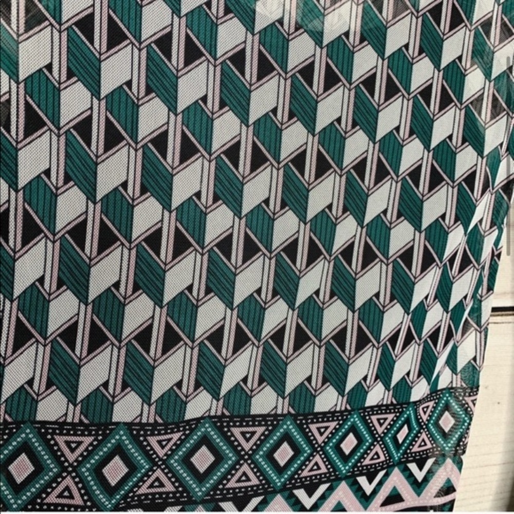 Geometric Print Green & Black Mesh Fitted Top S - Picture 10 of 15